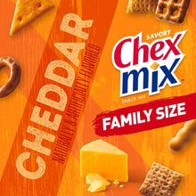 Cargar imagen en el visor de la galería, Chex Mix Snacks Sabrosos Cheddar Tamaño Familiar 2 Pack