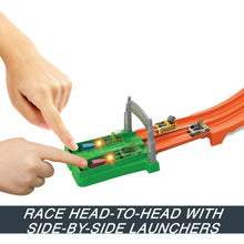 Cargar imagen en el visor de la galería, Hot Wheels Pista De Carreras Jurassic World 2 Vehículos